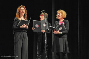 alt tag HurlaHoop Choir