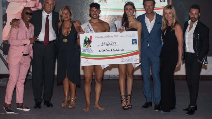alt tag ragazza e ragazzo dell'anno alt tag ragazza e ragazzo dell'anno