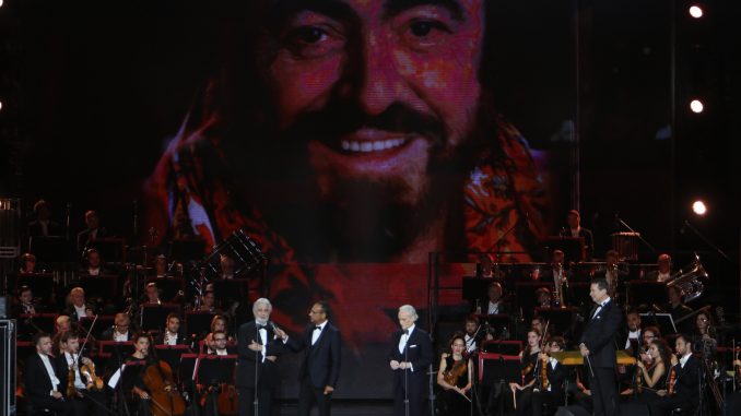 alt tag luciano pavarotti