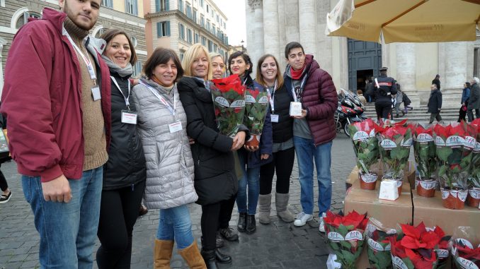 Alla Ricerca Della Stella Di Natale Youtube.Le Stelle Di Natale Ail Nelle Piazze Grazie Ai Volontari Di Romail