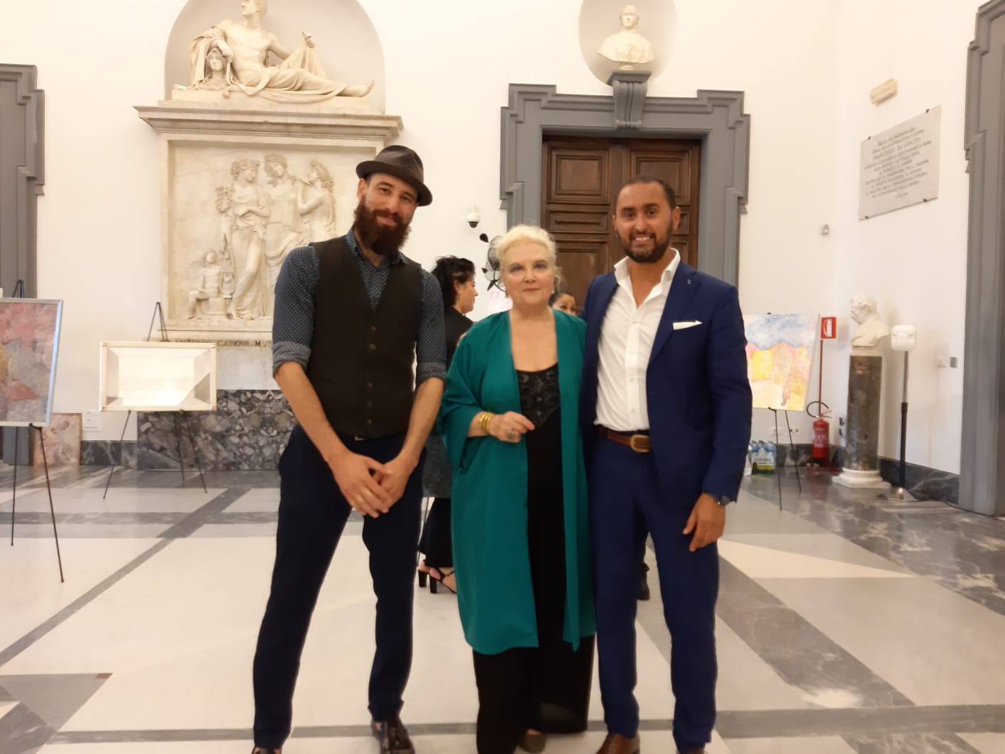si inaugura con un vernissage si inaugura con un vernissage