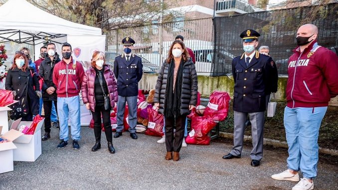 NATALE SALVAMAMME FIAMME ORO POLIZIA STATO