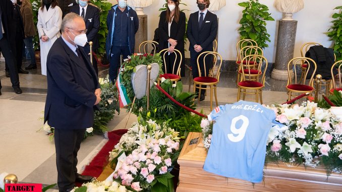 Claudio Lotito rende omaggio alla salma di Giampiero Galeazzi alt tag gianpiero Galeazzi