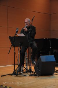 alt tag Mouche Bulle