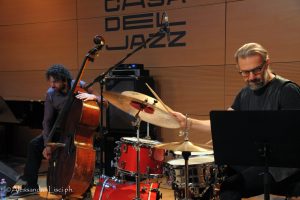 alt tag Mouche Bulle