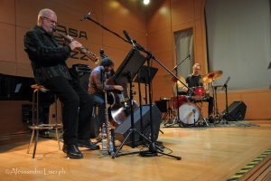 alt tag Mouche Bulle