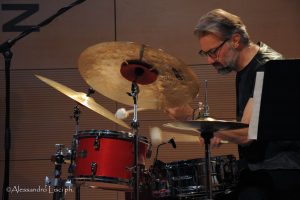 alt tag Mouche Bulle