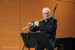 alt tag Mouche Bulle