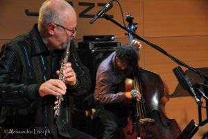 alt tag Mouche Bulle