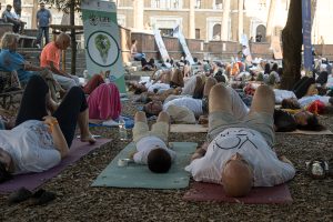 alt tag yoga