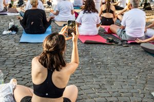 alt tag yoga
