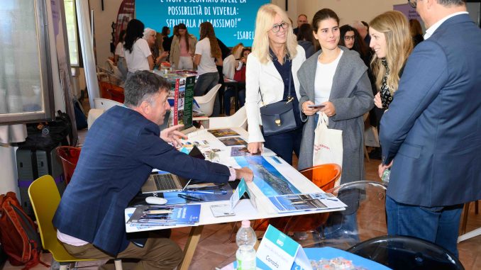 ALT TAG INTERNATIONAL HIGH SCHOOL EXPO